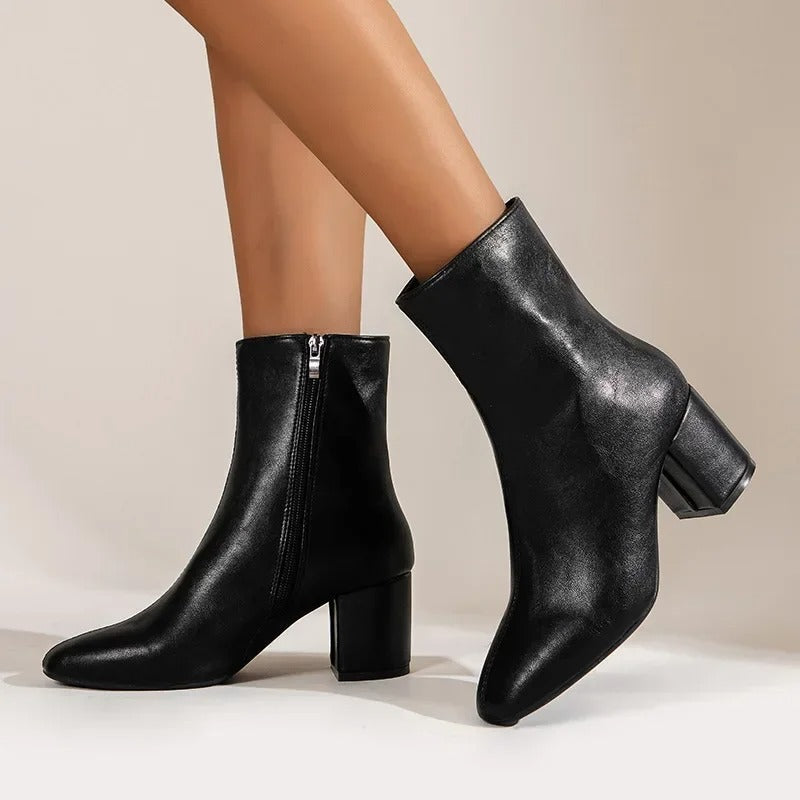 Zwergini-Mode | Elegante und Vielseitige Stiefeletten