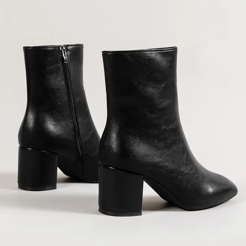 Zwergini-Mode | Elegante und Vielseitige Stiefeletten