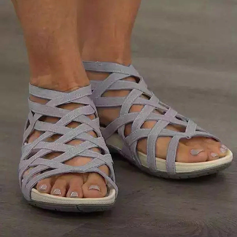 Zwergini-Mode Römersandalen für stilvolle Sommerlooks