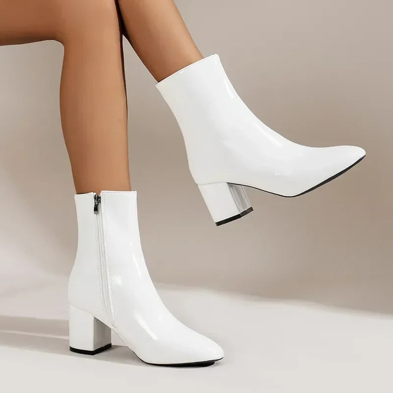 Zwergini-Mode | Elegante und Vielseitige Stiefeletten