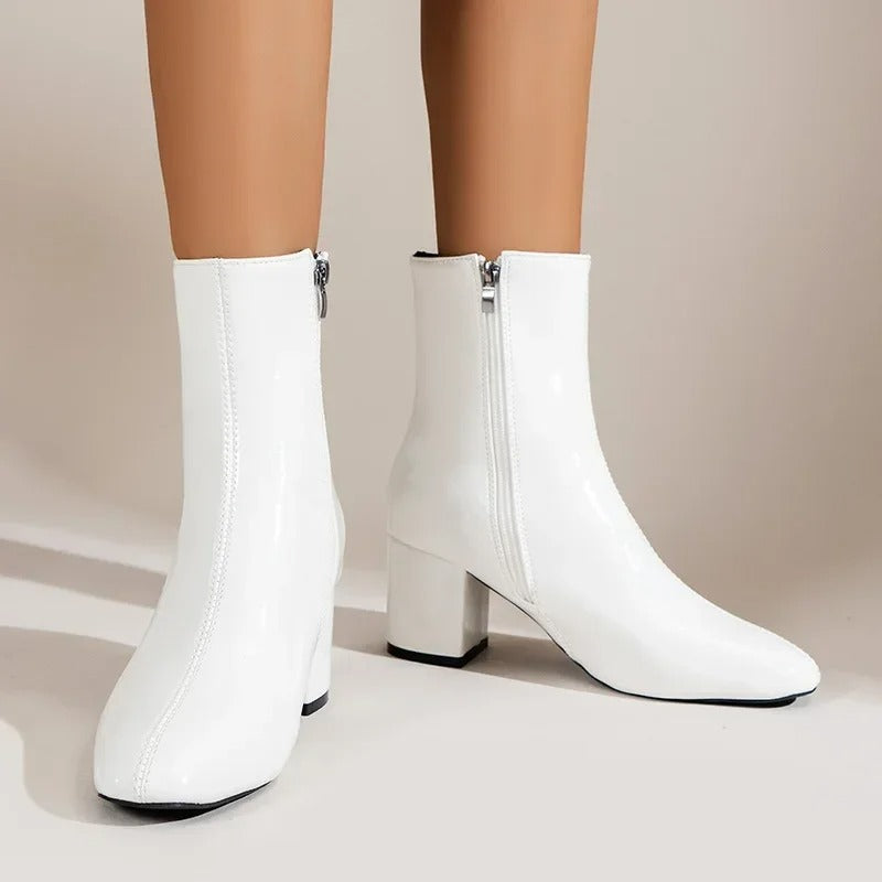 Zwergini-Mode | Elegante und Vielseitige Stiefeletten