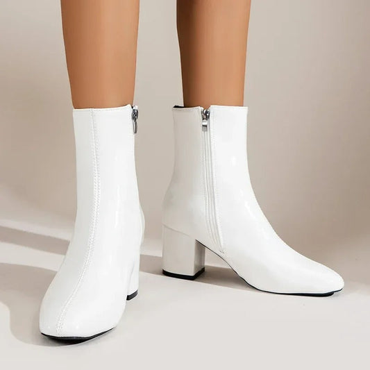 Zwergini-Mode | Elegante und Vielseitige Stiefeletten