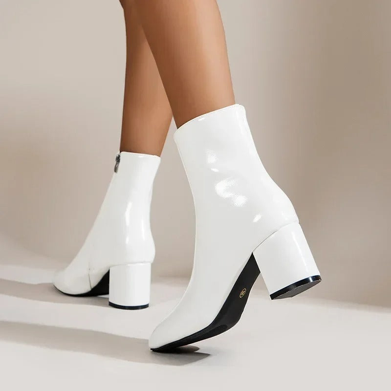 Zwergini-Mode | Elegante und Vielseitige Stiefeletten