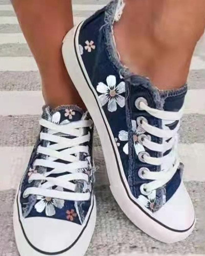 Zwergini-Mode - Blumige Denim Sneaker
