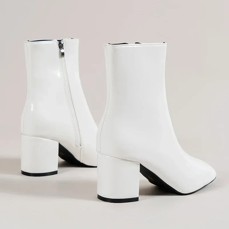 Zwergini-Mode | Elegante und Vielseitige Stiefeletten