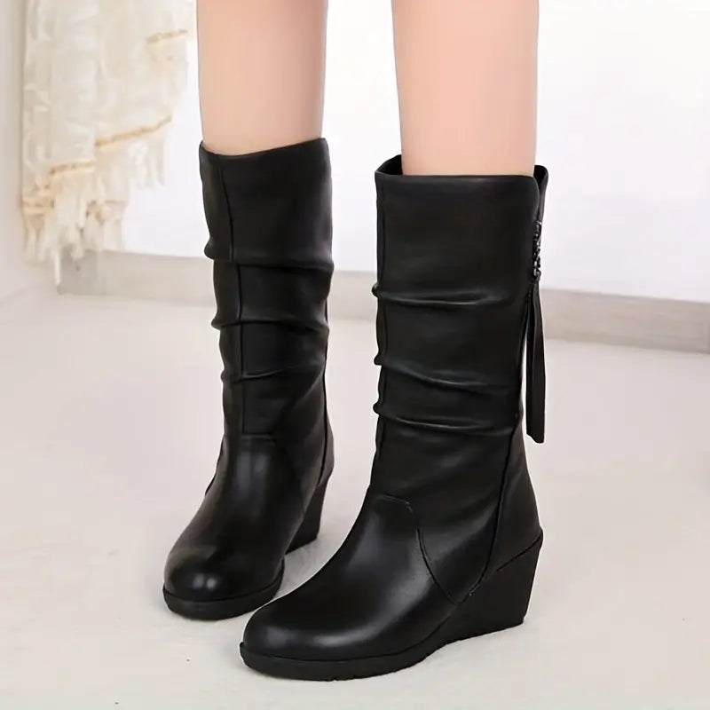 Zwergini-Mode – Halbhohe Winter-Keilstiefel für Damen