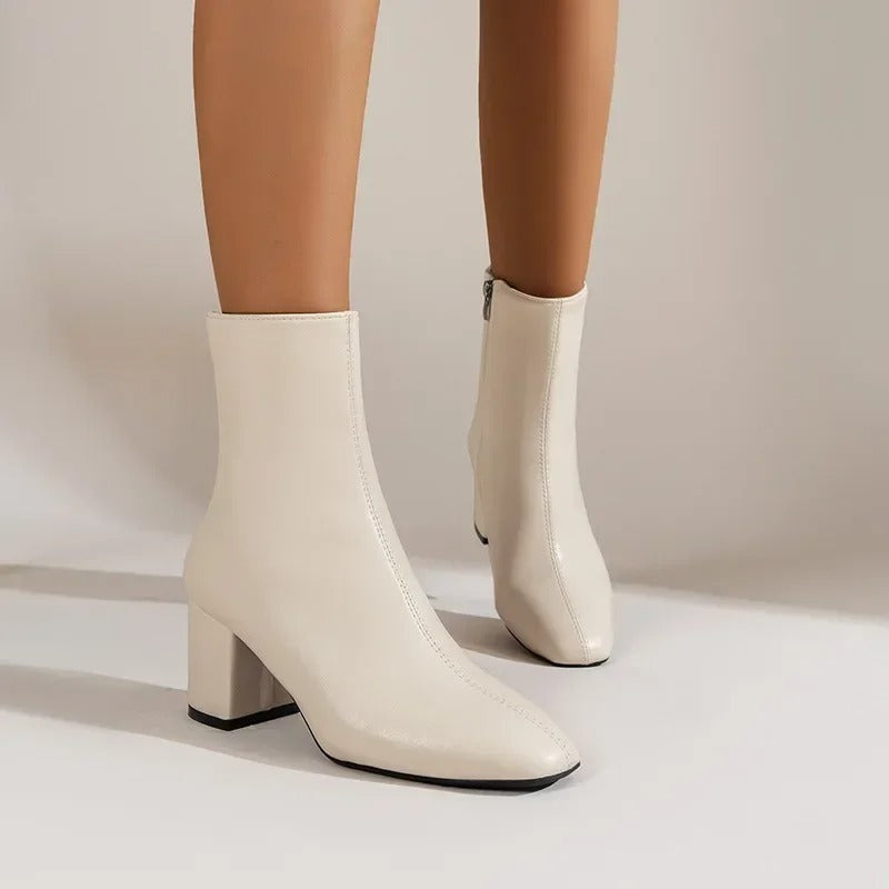 Zwergini-Mode | Elegante und Vielseitige Stiefeletten