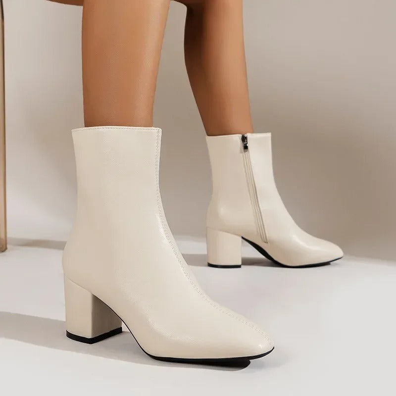 Zwergini-Mode | Elegante und Vielseitige Stiefeletten