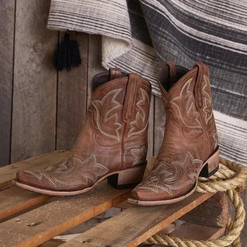 Zwergini-Mode | Bestickte Cowboy-Stiefel