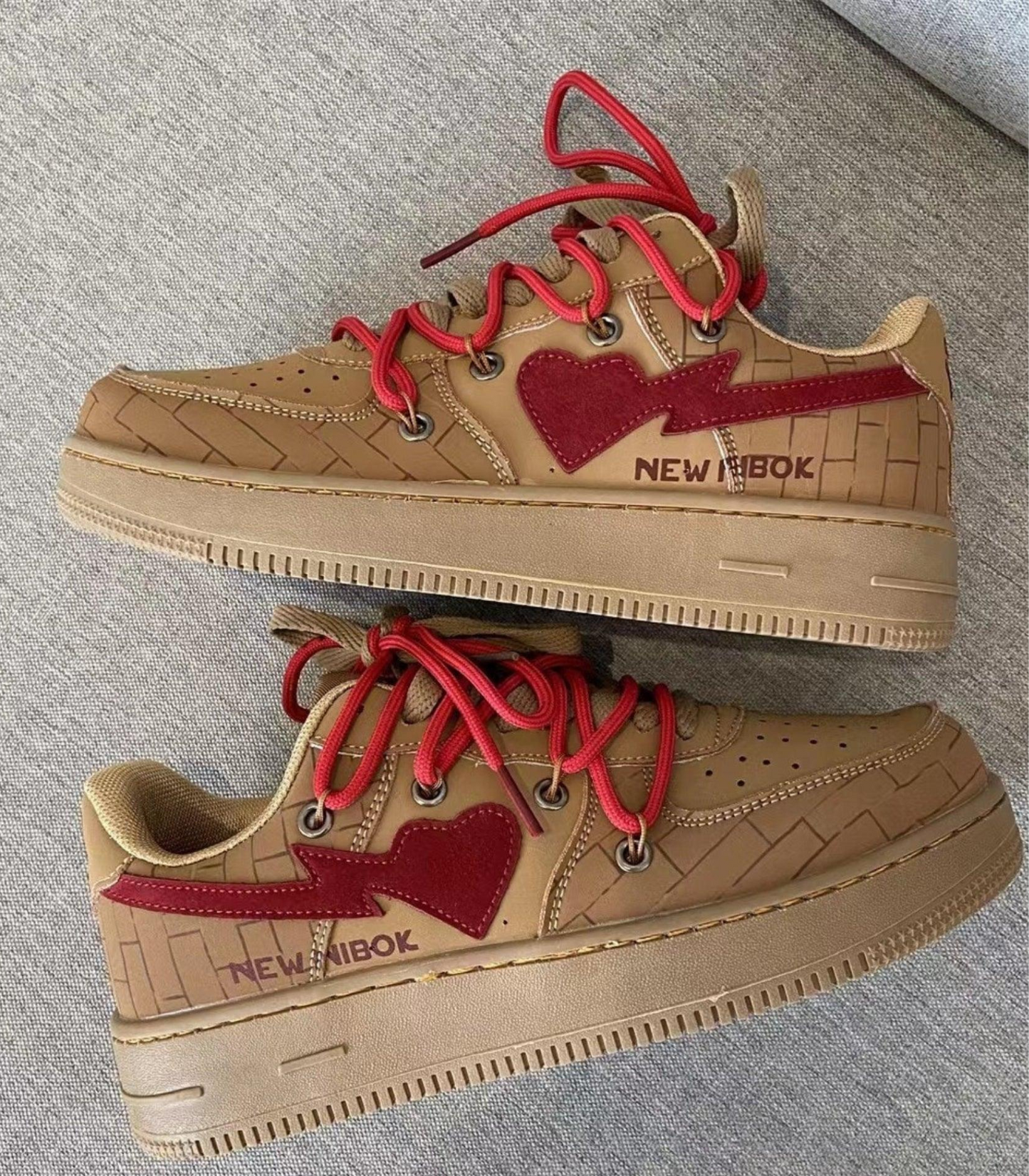 Zwergini-Mode - vulkanisierte Schuhe mit Herzdesign