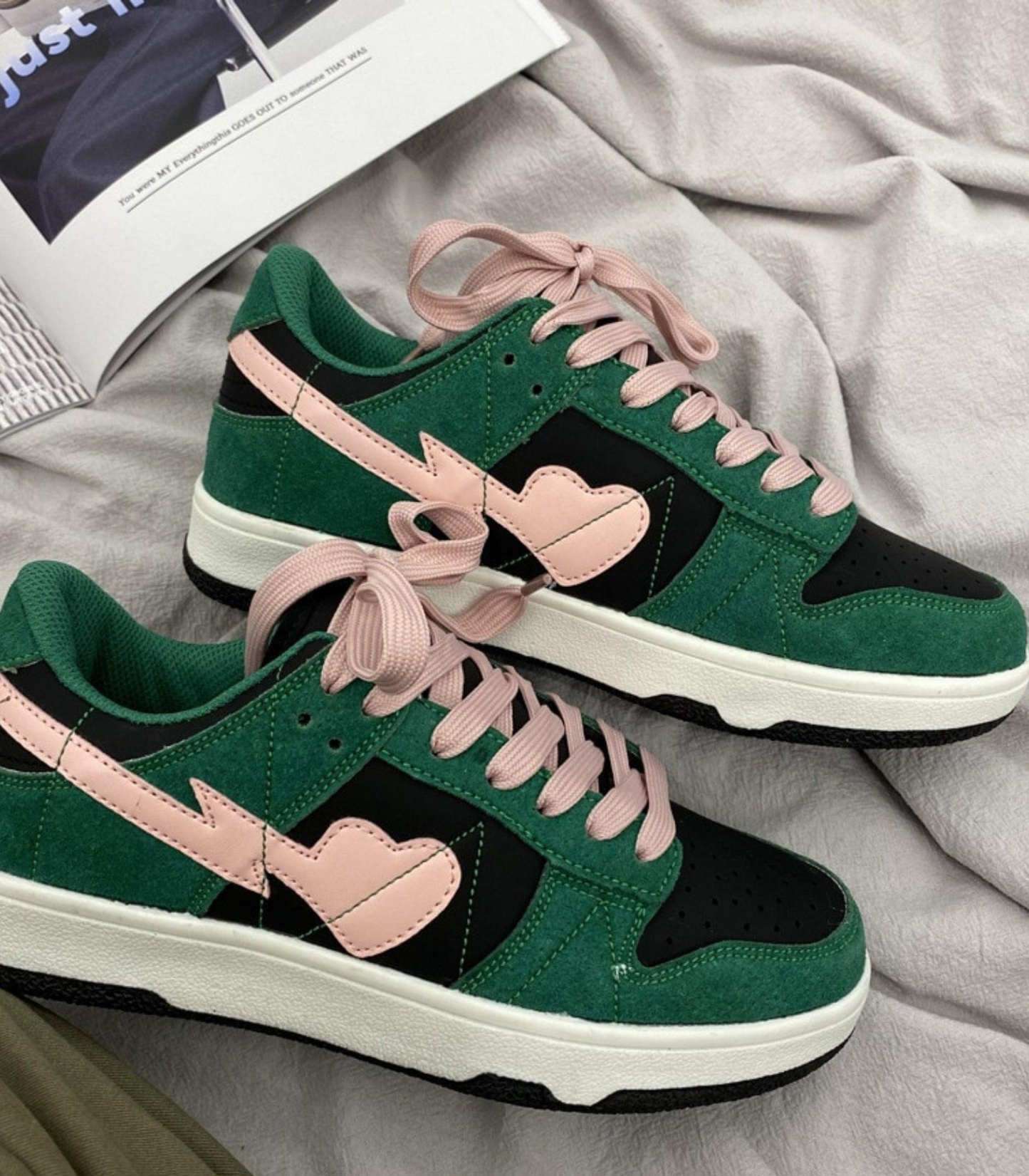Zwergini-Mode - vulkanisierte Schuhe mit Herzdesign