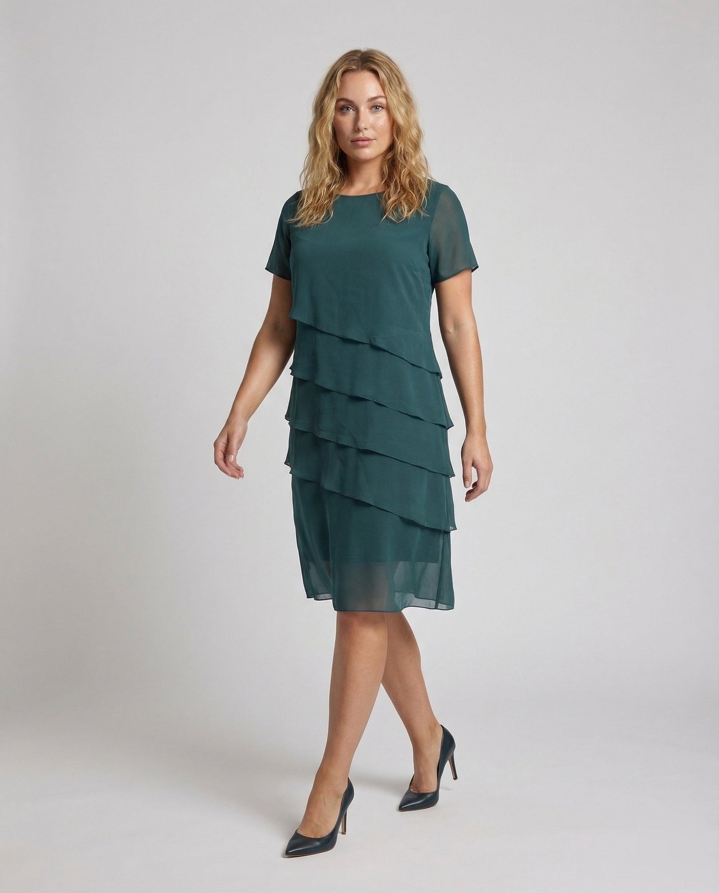 Damenkleid mit Rundhalsausschnitt, kurzen Ärmeln und mehrlagiger transparenter Overlay-Optik | Zwergini-Mode