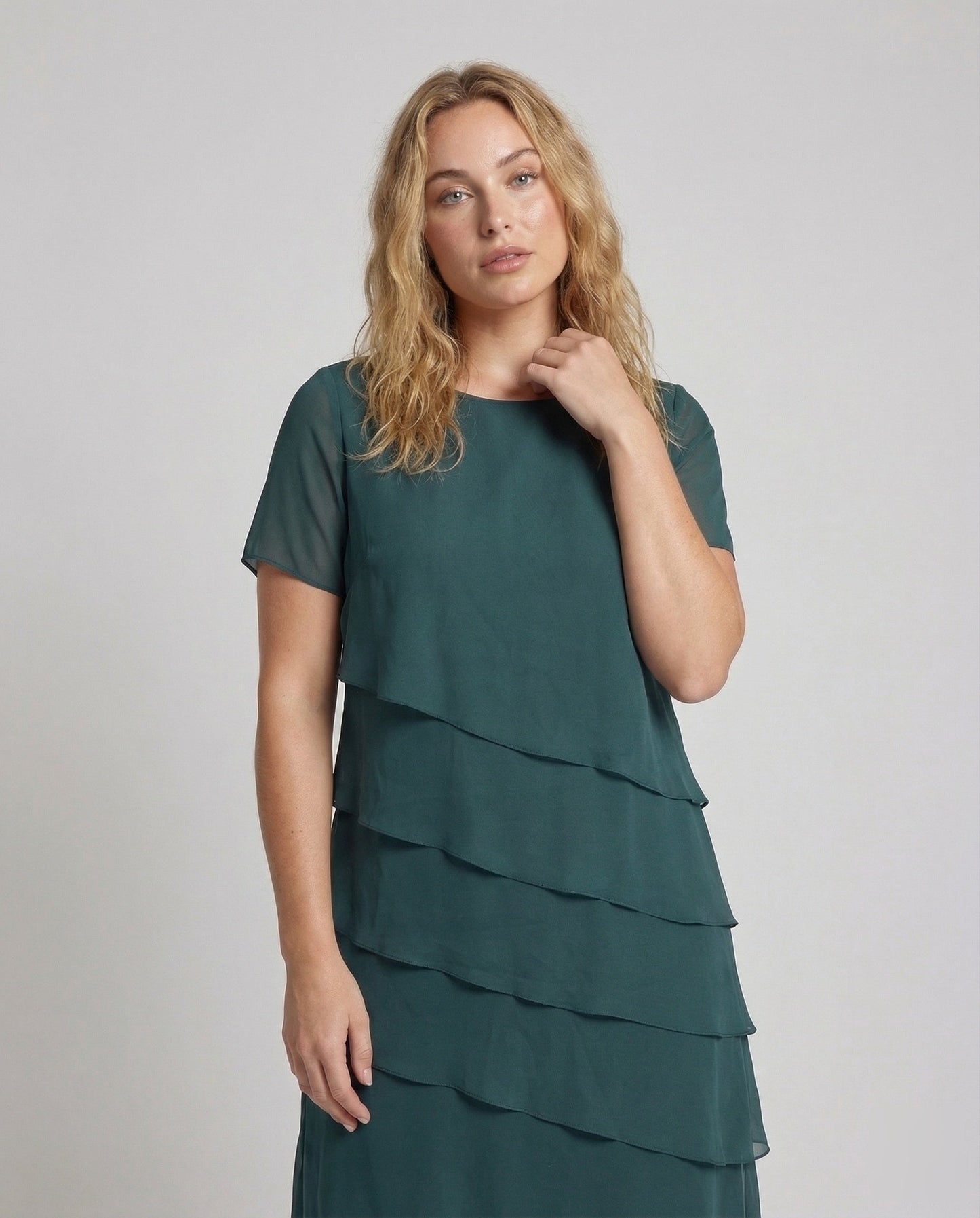 Damenkleid mit Rundhalsausschnitt, kurzen Ärmeln und mehrlagiger transparenter Overlay-Optik | Zwergini-Mode