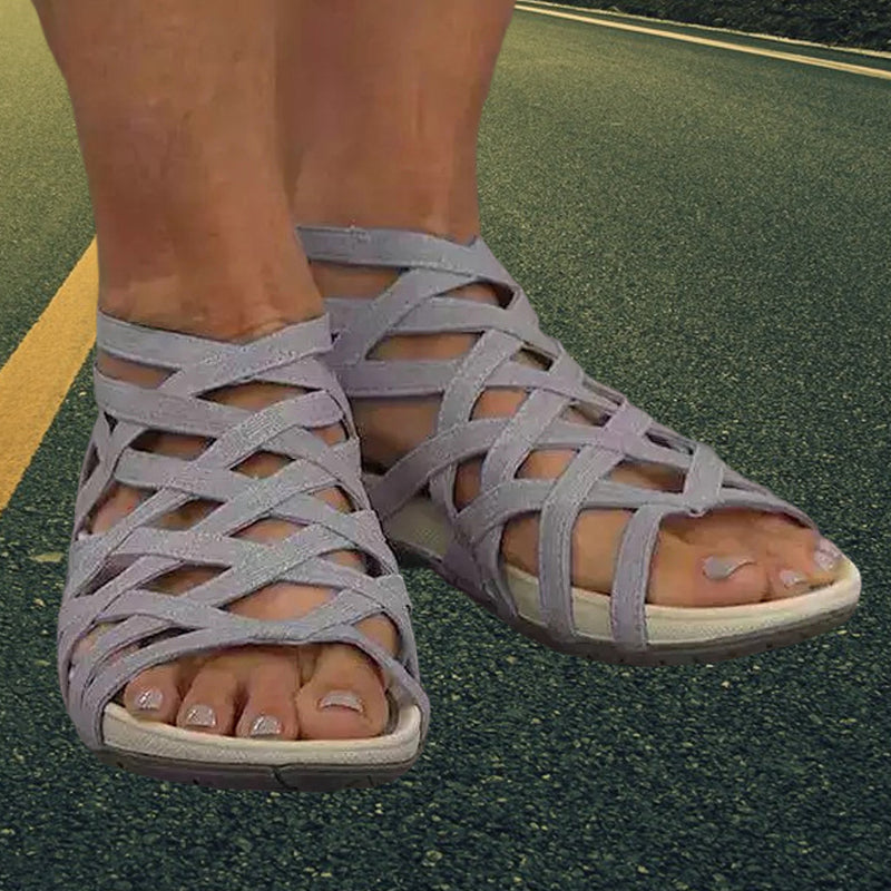 Zwergini-Mode Römersandalen für stilvolle Sommerlooks