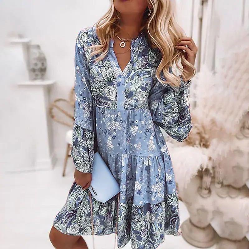 Zwergini-Mode – Mehrfarbiges Sommerkleid mit V-Ausschnitt