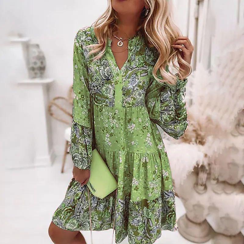 Zwergini-Mode – Mehrfarbiges Sommerkleid mit V-Ausschnitt