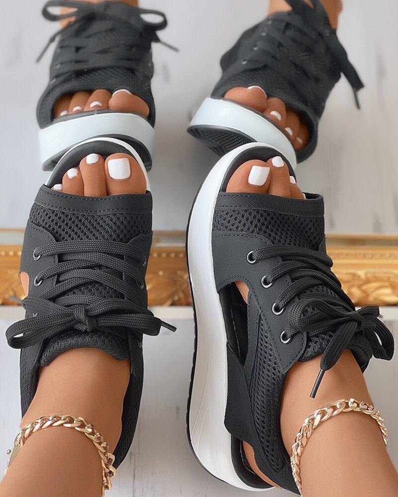 Zwergini-Mode Trendkick: Atmungsaktive Sneaker-Sandalen
