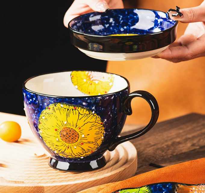 Große Keramiktasse mit Blumenmotiv für Kaffee und Tee