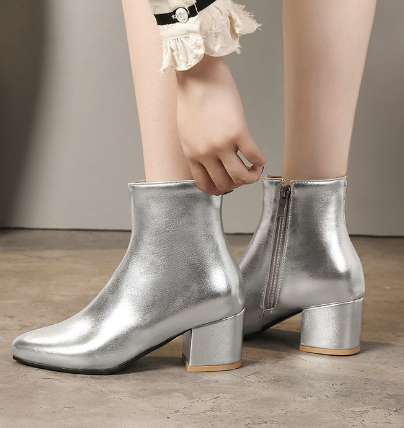 Zwergini-Mode | Stilvolle Silberne Stiefeletten