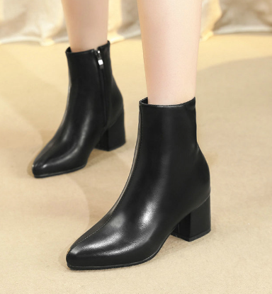 Zwergini-Mode | Stilvolle Silberne Stiefeletten