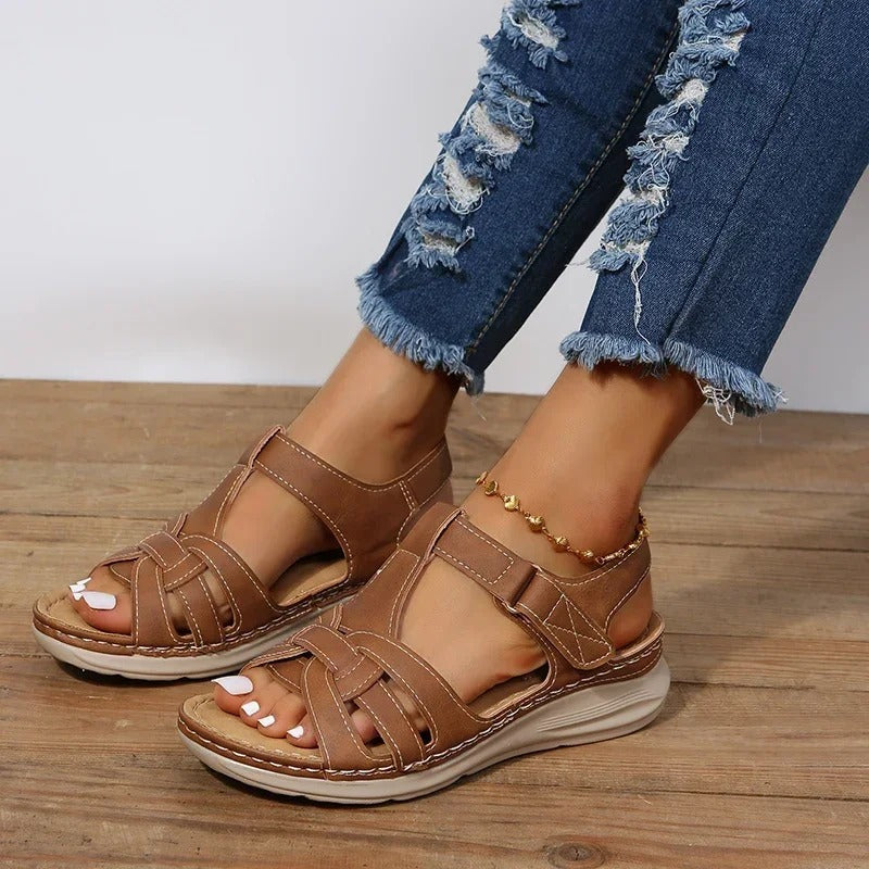Zwergini-Mode – Orthopädische Sandalen