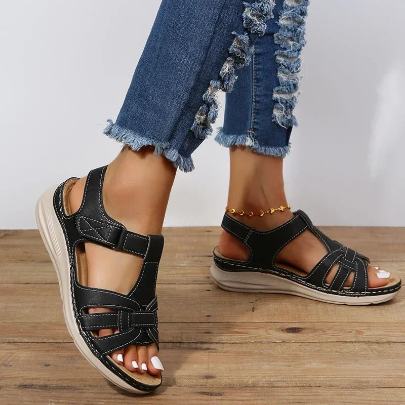 Zwergini-Mode – Orthopädische Sandalen