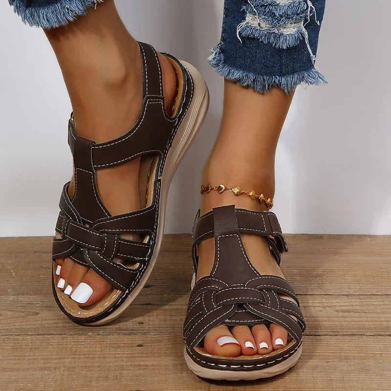 Zwergini-Mode – Orthopädische Sandalen