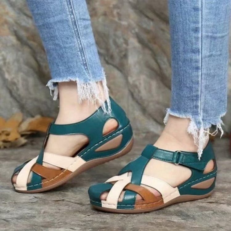 Zwergini-Mode | Orthopädische Keilsandalen